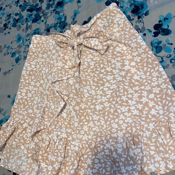 Ruffed Ditsy Floral Mock Wrap Skirt - Picture 6 of 6